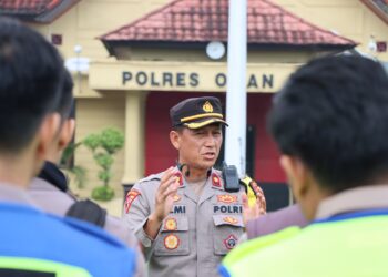 AKBP Andi Baso Rahman SH.SIK.MSI, sebagai pimpinan Polres Ogan Ilir, melalui Wakapolres Ogan Ilir Kompol Helmi A. SH, MH., memberikan pernyataan tegas. Dalam himbauannya, beliau menekankan bahwa seluruh jajaran anggota Polres Ogan Ilir harus menjauhi segala bentuk keterlibatan dalam judi online. Rabu (19/06/24).