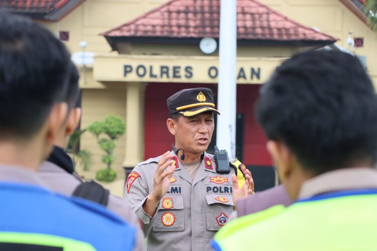 AKBP Andi Baso Rahman SH.SIK.MSI, sebagai pimpinan Polres Ogan Ilir, melalui Wakapolres Ogan Ilir Kompol Helmi A. SH, MH., memberikan pernyataan tegas. Dalam himbauannya, beliau menekankan bahwa seluruh jajaran anggota Polres Ogan Ilir harus menjauhi segala bentuk keterlibatan dalam judi online. Rabu (19/06/24).