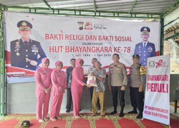 Polresta Banyumas Polda Jateng menggelar kegiatan bakti religi dan bakti sosial dalam rangka HUT Bhayangkara ke-78 yang bertempat di Desa Kaliputih Kec. Purwojati Kab. Banyumas, Rabu (19/6/24). Dipimpin oleh Kapolresta Banyumas Kombes Pol Edy Suranta Sitepu SIK, MH, kegiatan bakti religi ini dilaksanakan di tempat ibadah yaitu Masjid An Nur Desa Kaliputih Kec. Purwojati Kab. Banyumas.