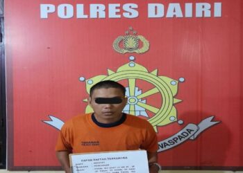 DITANGKAP: H ditangkap Polres Dairi saat mengemudikan mobil pikap curian. (Foto Dok/ Polres Dairi)