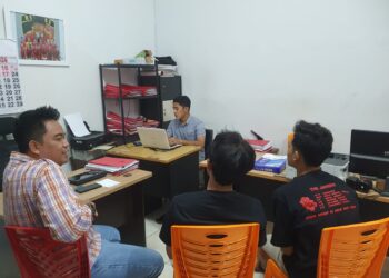 Dua pelaku berinisial R (20) warga Tanjung Purwokerto dan E (26) warga Pasirmuncang Purwokerto Barat. Untuk satu pelaku lainya masih DPO berinisial N (20) warga Pasirmuncang Purwokerto Barat.