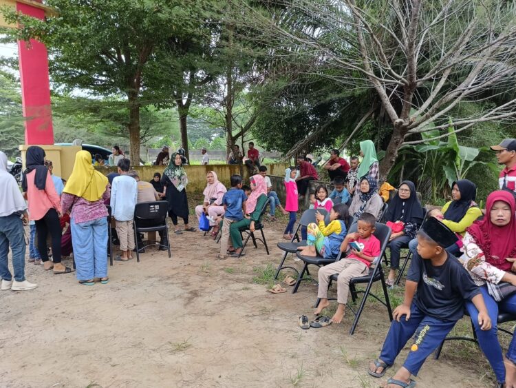 Polres Ogan Ilir menggelar acara bakti kesehatan yang meriah dengan mengadakan sunatan massal dan pemeriksaan kesehatan pada Kamis 20 Juni 2024. Sebanyak 30 anak mengikuti prosesi sunatan massal yang diselenggarakan di Poliklinik Polres Ogan Ilir.