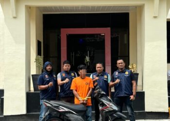 Tim Resmob Satreskrim Polres Nagan Raya, Aceh dibantu Team opsnal Subdit III Jatanras Polda Aceh berhasil menangkap satu orang pelaku curanmor di kabupaten setempat. Pelaku yang berinisial CA (31) asal Sumatera Utara ini di tangkap di kawasan Kopelma Darusaalam, Kecamatan Syiah Kuala, Kota Banda Aceh Jumat 21 Juni 2024.
