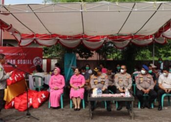 Polresta Manado mengadakan serangkaian kegiatan bakti kesehatan dan bakti sosial yang berlangsung di beberapa lokasi di kota Manado. Kegiatan ini merupakan bagian dari upaya Polresta Manado untuk mendekatkan diri kepada masyarakat serta memberikan kontribusi positif bagi lingkungan sekitar, Jumat (21/6/2024).