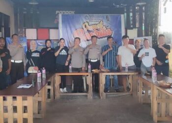 Polresta Manado mengadakan kegiatan rutin yang dikenal sebagai “Jumat Bacirita” di kantin Presisi mereka. Kegiatan kali ini difokuskan pada diskusi mengenai pelanggaran lalu lintas yang sering terjadi di wilayah tersebut, Jumat (21/6/2024).