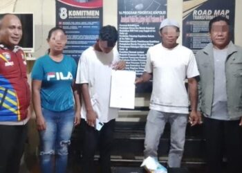 Bhabinkamtibmas Polsek Wori menunjukkan keberhasilan dalam menyelesaikan kasus pencurian buah cengkeh yang meresahkan warga. Dalam upaya problem solving yang cepat dan efektif, Bhabinkamtibmas berhasil mengembalikan 3 liter buah cengkeh yang dicuri dari salah satu warga desa, Jumat (21/6/2024).