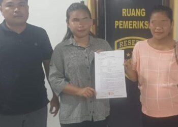 Kepolisian Sektor (Polsek) Wenang berhasil menyelesaikan kasus pencemaran nama baik yang terjadi melalui media sosial. Kasus ini melibatkan dua warga setempat yang terlibat dalam konflik setelah salah satu pihak memposting pernyataan yang merugikan reputasi pihak lain, Jumat (21/6/2024).
