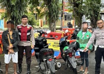 Patroli Samapta Polresta Manado melaksanakan kegiatan rutin patroli di wilayah Jalan Samrat, berhasil mengungkap pelanggaran ketentuan berlalu lintas. Dalam operasi yang dilaksanakan pada hari Senin pagi ini, petugas berhasil menghentikan dan memeriksa sejumlah kendaraan roda dua (R2), Jumat (21/6/2024).