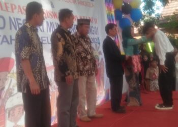 Sebanyak 59 siswa siswi SD 01 Munjungagung telah dinyatakan lulus. Dengan bekal yang didapat dari sekolah, diharapkan nanti mereka dapat menjadi anak yang cerdas, berprestasi dan membawa nama baik sekolah.