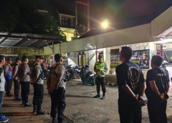 Polsek Wanea melakukan kegiatan operasi gabungan yang melibatkan perangkat kecamatan dan kelurahan di wilayah Tingkulu. Operasi ini dilakukan dalam rangka meningkatkan keamanan dan ketertiban masyarakat di sekitar kawasan tersebut, Sabtu (22/6/2024).