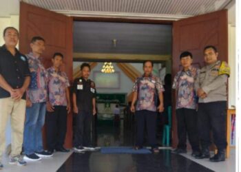 Bhabinkamtibmas Polresta Manado Gencarkan Operasi Paja Somat untuk Ciptakan Kenyamanan dalam Ibadah Minggu
