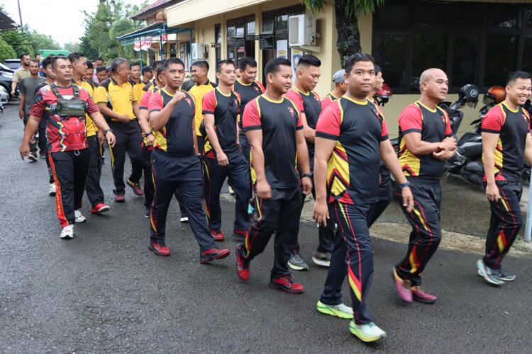 Polres Ogan Ilir Polda Sumsel menggelar acara olahraga bersama sebagai bagian dari perayaan Hari Bhayangkara ke-78, Selasa, (25/06/2024)