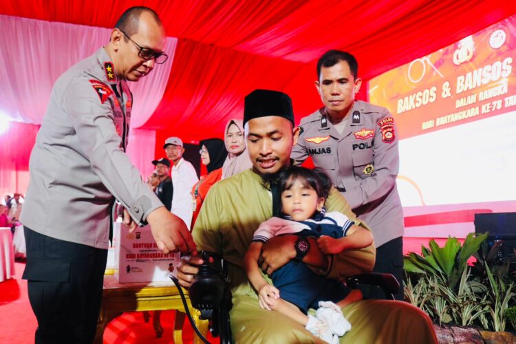 Kapolda Sumsel Irjen A. Rachmad Wibowo yang membuka kegiatan Baksos dan Bansos bertempat di Musium Sriwijaya Palembang, Selasa (25/6/2024) menguraikan kegiatan Baksos yang dilaksanakan jajarannya pada momen hari Bhayangkara ke 78.