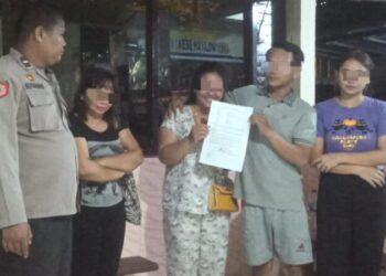 Polsek Wanea kembali menunjukkan komitmennya dalam menjaga ketertiban dan keamanan masyarakat melalui pendekatan problem solving dalam menangani konflik warga. Pada hari Senin (24/6/2024), pihak Polsek berhasil menyelesaikan sengketa yang melibatkan dua kelompok warga di Kelurahan Wanea.