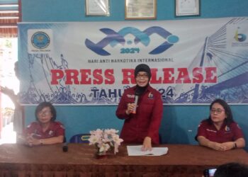 Badan Narkotika Nasional Kabupaten Simalungun memperingati hari anti narkoba di Nagori Tanjung Pasir Kecamatan Tanah Jawa Kabupaten Simalungun Rabu (16/6/2024). Dalam acara memperingati HANI dihadiri BNN Kabupaten Simalungun, Kapolsekta Tanah Jawa Kompol Asmon B, SH.MH, Camat Tanah Jawa, Pangulu Tanjung Pasir, Pangulu Buntu Turunan yang diwakilkan perangkat desa.