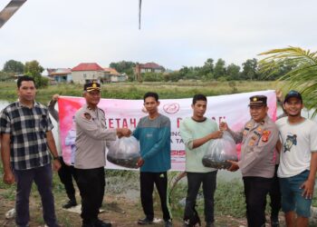 Kapolres Ogan Ilir AKBP Andi Baso Rahman SH.SIK.MSI yang diwakili Kabàg SDM polres Ogan Ilir Kompol Sigit Widodo, SH, MH dan Kabag Ops Kompol Kusyanto SH beserta Para PJU jajaran Polres Ogan Ilir mengikuti acara Zoom Meeting Bakti sosial (Baksos) dan Pembagian Bantuan sosial (Bansos) Serentak dalam rangka menyambut Hari Bhayangkara ke-78 bertempat di halaman Mapolsek Indralaya.