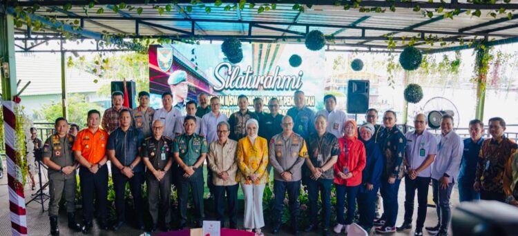 Kapolda Sumsel saat memberikan sambutan acara silaturahmi Forkopimda yang digagas Panglima Kodam (Pangdam) II Sriwijaya di Cafe Rajo Tentro Bekangdam II/Sriwijaya Kamis (27/6/2024).