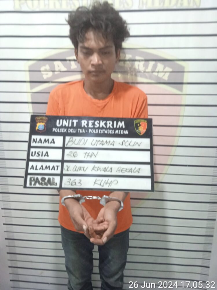 DITAHAN: Kedua pelaku pencurian, BUS (26) dan GT (30) ditahan di Mapolsek Delitua. (Foto Dok/ Polsek Delitua)