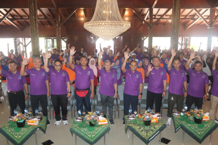 Pj. Wali Kota Tegal, saat menghadiri peringatan Hari Lanjut Usia Nasional (HLUN) ke-28 tingkat Kota Tegal, di Pendopo Ki Gede Sebayu, Komplek Balai Kota Tegal, Jum'at (28/6/2024).