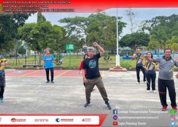 Jajaran Lapas Kelas IIA Pematangsiantar Kanwil Kemenkumham Sumut, ikuti olahraga bersama yang diselenggarakan secara virtual oleh Sekretariat Jendral Kemenkumham, Jumat (28/06/2024).
