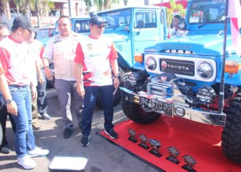 Polda Sumsel menggelar Bazar UMKM dan Kontes Mobil Klasik/Tua bertempat di halaman DPRD Sumsel selama dua hari 29-30 Juni 2024.