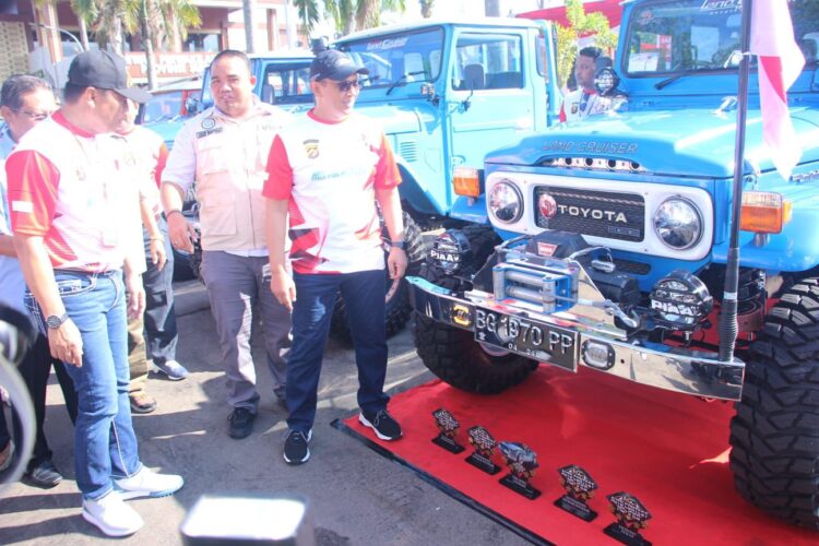 Polda Sumsel menggelar Bazar UMKM dan Kontes Mobil Klasik/Tua bertempat di halaman DPRD Sumsel selama dua hari 29-30 Juni 2024.