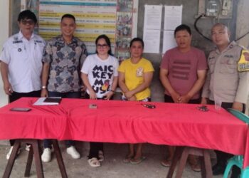Bhabinkamtibmas dari Polsek Pineleng, yang merupakan bagian dari Kepolisian Republik Indonesia, berhasil menyelesaikan kasus pencemaran nama baik yang terjadi di wilayah mereka. Kasus ini melibatkan penyebaran informasi palsu yang merugikan reputasi seorang warga setempat, Sabtu (29/6/2024).