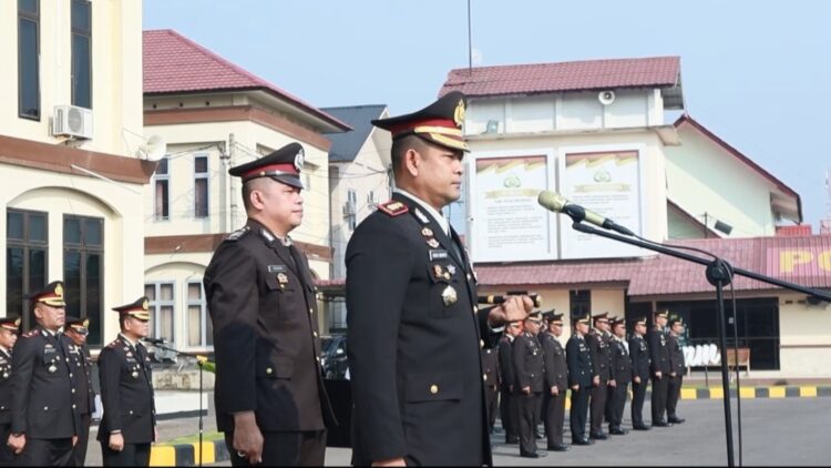 Polres Lhokseumawe mengadakan upacara bendera untuk memperingati Hari Lahir Pancasila 2024. Upacara tersebut dipimpin oleh Kepala Kepolisian Resor Lhokseumawe Polda Aceh, AKBP Henki Ismanto, S.I.K., dan dilaksanakan di lapangan Mapolres Lhokseumawe mulai pukul 07.00 WIB.