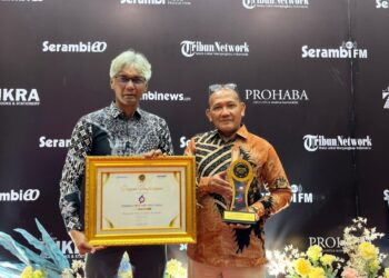 Perumda Tirta Pase Aceh Utara mendapat penghargaan Serambi Award 2024 sebagai perusahaan daerah dengan kategori Pelayanan Prima di Sektor Air Bersih, Jumat malam (31/5/2023) di Gedung AAC Dayan Dawood, Banda Aceh. Penghargaan tersebut diterima langsung oleh Direktur Umum, Imran, S.T., pada malam puncak anugerah Serambi Award 2024 yang dihadiri oleh pejabat daerah hingga nasional.