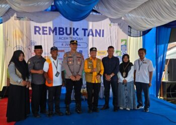 PT Pupuk Indonesia berkolaborasi dengan PT Pupuk Iskandar Muda mengadakan kegiatan Rembuk Tani yang berlangsung
di Desa Ketol, Kabupaten Aceh Tengah. Sebanyak 200 petani turut hadir
dalam kegiatan ini.