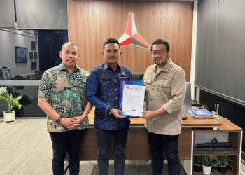 Dukungan ini diserahkan langsung oleh sekjen Partai Demokrat Teuku Rifky Rasya didampingi Ketua partai Demokrat Aceh Muslim dikantor DPP partai Demokrat jalan Proklamasi Jakarta Pusat, Jum'at sore (14/06/24).