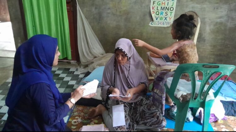 Pemilik Kania Butik bersama Lembaga Blood For Life Fondation dan komunitas S3 kunjungi dan bantu biaya perawatan untuk anak terbakar MauLidia Ulfa 5 tahun di Gampong Bluka Teubai Dewantara. Minggu 16/06/2024.