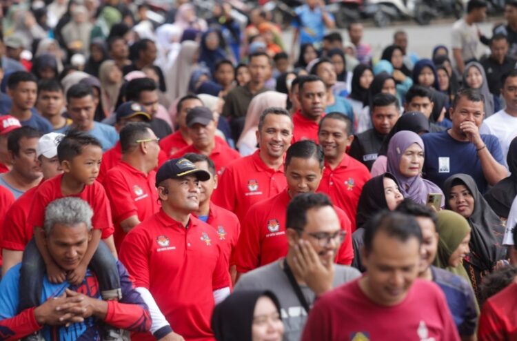 Ribuan masyarakat antusias mengikuti jalan santai yang digelar kolaborasi Pemerintah Kota Sabang dan KIP Kota Sabang beserta mitra lainnya, dalam rangka memperingati Hari Ulang Tahun (HUT) Kota Sabang ke-59 pada 24 Juni 2024.