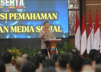 BERI SAMBUTAN: Kapolda Sumut Irjen Pol Agung Setya Imam Effendi memberi sambutan pada kegiatan sosialiasi tentang pemahaman media sosial bertempat di Aula Tribrata Mapoldasu, Rabu (26/6/2024). (Foto Dok/ Polda Sumut)