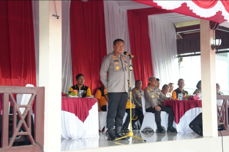 BERI SAMBUTAN: Kapolda Sumatera Utara, Irjen Pol Agung Setya memberi sambutan pada pembukaan turnamen tenis yang diselenggarakan di Lapangan Tenis Polda Sumut, Kamis (27/6/2024) pagi. (Foto Dok/ Polda Sumut)