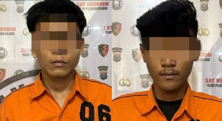 DITANGKAP: Dua pria terduga pelaku penganiayaan terhadap Tio Sadewo, ditangkap Polres Pelabuhan Belawan, Selasa (16/7/2024) setelah ditangkap dari kawasan Pasar 2 Timur, Medan Marelan.(Foto Dok/Polres Belawan)