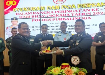 Polres Purbalingga menggelar syukuran dan doa bersama dalam rangka Hari Bhayangkara ke-78 tahun 2024. Kegiatan digelar di Aula Wicaksana Laghawa Mapolres Purbalingga, Senin (1/7/2024).