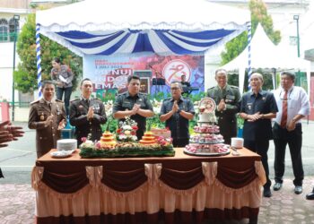 Syukuran Hari Bhayangkara ke 78 Polres Samosir dihadiri oleh Forkopimda Kabupaten Samosir Kapolres Samosir AKBP Yogie Hardiman, S.H.,S.I.K.,M.H, Bupati Samosir Vandiko Timotius Gultom S.T, Wakil Bupati Samosir Drs. Martua Sitanggang, M.M, Pabung 0210/TU Kapten G. Sebayang, Kajari Kab. Samosir Karya Graham Huta Gaol, S.H., S.Hum, Anggota DPRD Kab. Samosir Marko Kristian Simbolon, S.T, Kalapas Kelas III Pangururan Jeremia Leonta, Ketua PN balige Makmur Pakpahan,S.H., M. H, Ketua KPU Kab. Samosir Vincentius Sitinjak, Ketua Bawaslu Kab. Samosir Robinson Simarmata, ketua FKTM Kab. Samosir Obin Naibaho, Para Camat, Kapolsek, Danramil, Purnawirawan Polri dan Tamu Undangan.