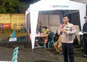 Polsek Pineleng aktif melakukan pengamanan intensif di Desa Pineleng Satu, Kecamatan Pineleng, Kabupaten Minahasa. Mulai pukul 18.30 WITA, kegiatan lomba antar klub Volly Ball Tournament Kapolsek Pineleng Cup digelar dalam rangka memperingati HUT Bhayangkara ke-78 tahun 2024.