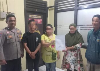 Personel Polsek Tuminting berhasil menyelesaikan masalah selisih paham yang terjadi antara dua kelompok warga di wilayah Tuminting. Kejadian ini bermula dari perdebatan kecil yang memanas dan berpotensi menimbulkan konflik lebih besar jika tidak ditangani dengan cepat dan tepat, Selasa (2/7/2024).