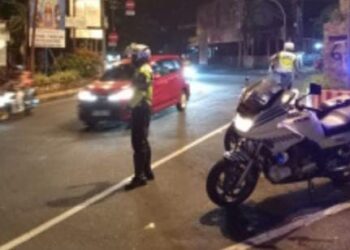 Satuan Lalu Lintas (Sat Lantas) Polresta Manado menggelar operasi “Silau Mata” pada malam hari. Operasi ini bertujuan untuk memastikan kelancaran dan kenyamanan bagi para pengguna jalan di malam hari, Selasa (2/7/2024).