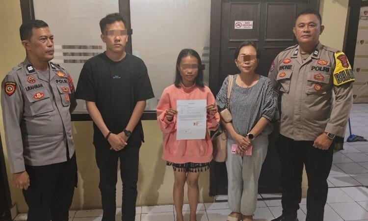 Bhabinkamtibmas Polsek Tuminting berhasil menyelesaikan kasus penggelapan uang sebesar Rp. 8.200.000 yang melibatkan pelaku bernama Stevany Robot dan korban Ibu Johanna E. Allen. Dalam kasus ini, pelaku telah menggelapkan uang melalui ATM milik korban, Kamis (4/7/2024).