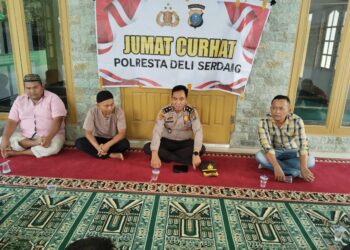 JUMAT CURHAT: Polresta Deliserdang menggelar Jumat Curhat di masyarakat Desa Tanjung Mulia, Kecamatan Tanjung Morawa, Jumat (5/7/2024). (Foto Dok/ Polresta DS)