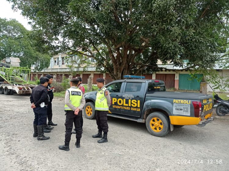 Anggota Sat Samapta Polres Ogan Ilir melaksanakan kegiatan patroli rutin di berbagai wilayah rawan kriminalitas dan bencana, dengan hasil yang memuaskan. Kegiatan ini dimulai pukul 08.00 WIB dan berlangsung selama 24 jam hingga pukul 08.00 WIB keesokan harinya.