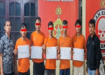 DITANGKAP: Lima tersangka penganiayaan ditangkap Polres Dairi. (Foto Dok/ Polres Dairi)