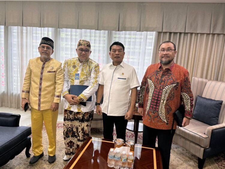 Istana Negara dikunjungi 3 Kesultanan besar di Nusantara, Kesultanan Samudera Pasai Aceh PYM Sultan Malik Samudera Pasai Teuku Haji Badruddin Syah ZFA, Keraton Kasepuhan Kesultanan Cirebon PYM Sultan Sepuh Syarif Maulana Rd. Heru R. Arianatareja, S.Psi., M. H., dan Kesultanan Ternate PYM Sultan Hidajat M Sjah II, Senin 08 Juli 2024.