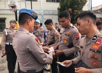 Dalam pelaksanaan penertiban, Si Propam Polres Samosir menemukan beberapa pelanggaran, termasuk personil yang belum merubah kartu tanda anggota, penampilan seragam dinas yang kurang baik, serta rambut dan janggut yang tidak rapi. Atas temuan tersebut, IPDA Darmono Samosir mengambil tindakan dengan memberikan hukuman push up kepada personil yang melanggar dan langsung memotong rambut dan janggut yang tidak rapi.