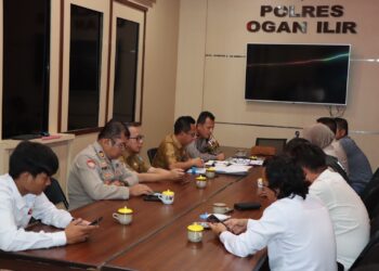 Tim Satgas Saber Pungli UPP Ogan Ilir menggelar rapat internal yang dipimpin oleh Wakapolres Ogan Ilir selaku Ketua Pelaksana Harian. Rapat berlangsung di Gedung Aula Rapat Polres Ogan Ilir mulai pukul 10.00 WIB hingga selesai.