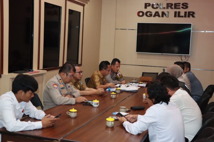 Tim Satgas Saber Pungli UPP Ogan Ilir menggelar rapat internal yang dipimpin oleh Wakapolres Ogan Ilir selaku Ketua Pelaksana Harian. Rapat berlangsung di Gedung Aula Rapat Polres Ogan Ilir mulai pukul 10.00 WIB hingga selesai.