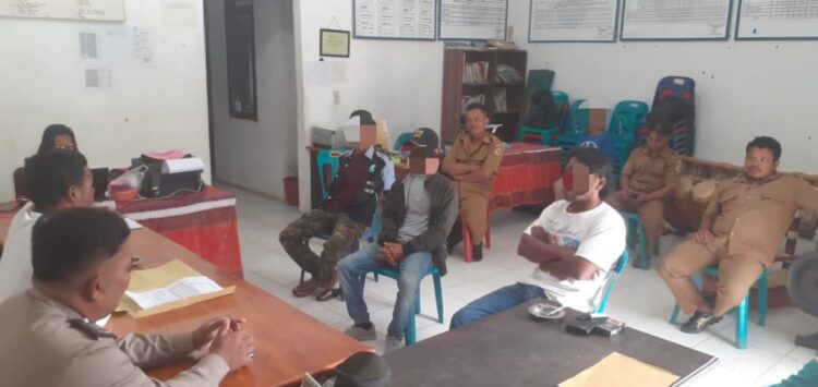 Personil Bhabinkamtibmas Brigadir Ardiansyah Butarbutar bersama Pemerintah Desa Sosor Dolok telah berhasil melakukan mediasi terkait dugaan tindak pidana penganiayaan yang terjadi di lokasi parkir Objek Wisata Air Terjun Efrata. Pertemuan mediasi ini dilaksanakan di Kantor Desa Sosor Dolok Kecamatan Harian Kabupaten Samosir. Selasa, (09/07/2024).